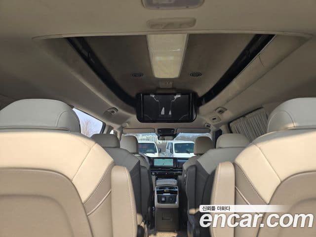 Kia Carnival 2021 — ფოტო 15/20