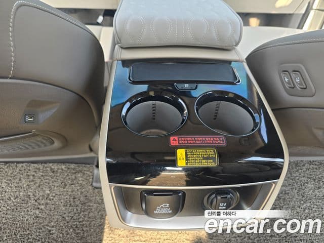 Kia Carnival 2021 — ფოტო 18/20
