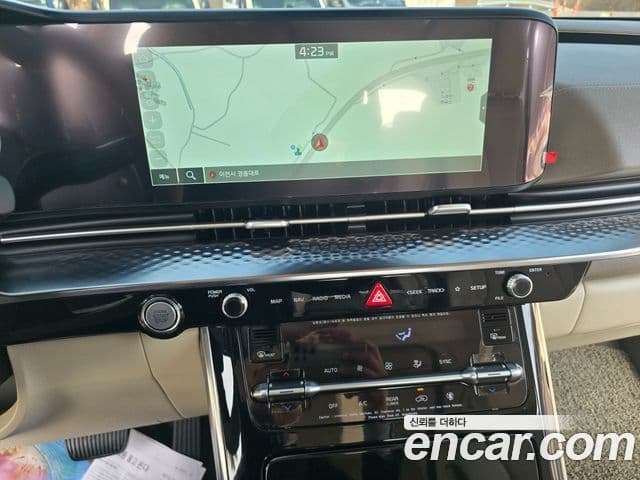 Kia Carnival 2021 — ფოტო 19/20