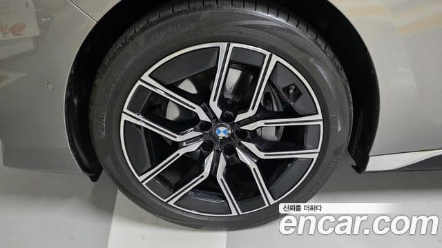 BMW 7 Series 2025 — Фото 17/19