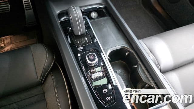Volvo XC60 2020 — Şəkil 9/20