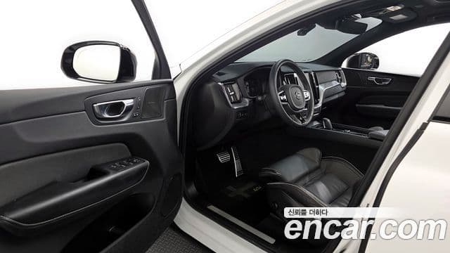 Volvo XC60 2020 — Şəkil 10/20