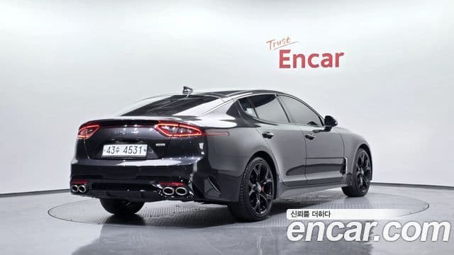 Kia Stinger 2018 — Фото 2/20