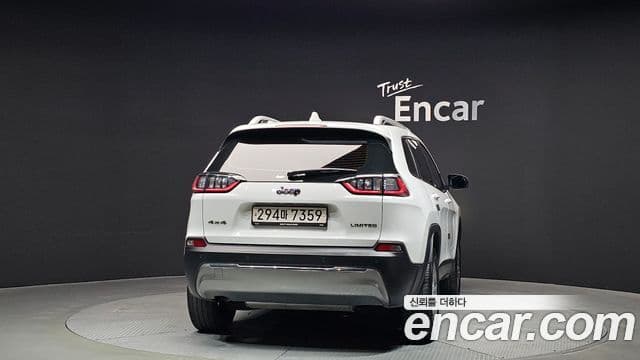 Jeep Cherokee 2020 — ფოტო 4/20