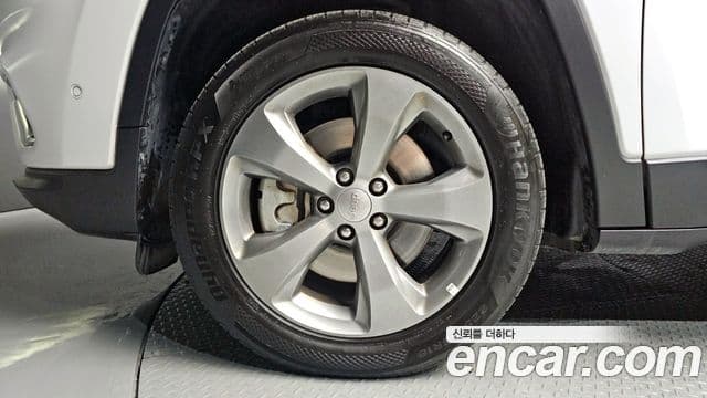 Jeep Cherokee 2020 — ფოტო 5/20