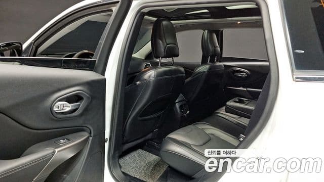 Jeep Cherokee 2020 — ფოტო 11/20