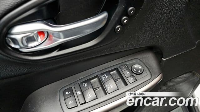 Jeep Cherokee 2020 — ფოტო 13/20