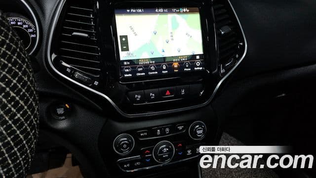Jeep Cherokee 2020 — ფოტო 16/20