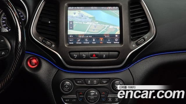 Jeep Cherokee 2020 — ფოტო 14/20