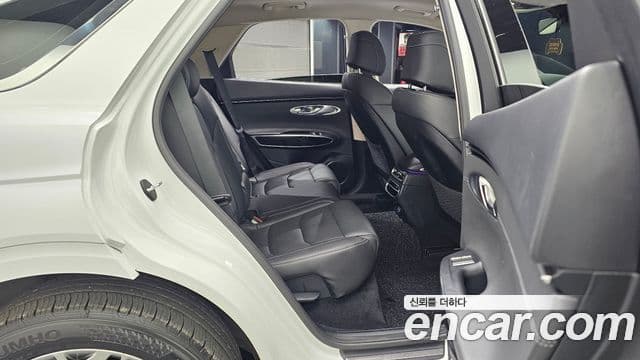 Genesis GV70 2021 — ფოტო 13/20