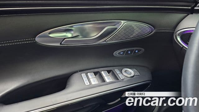 Genesis GV70 2021 — ფოტო 17/20