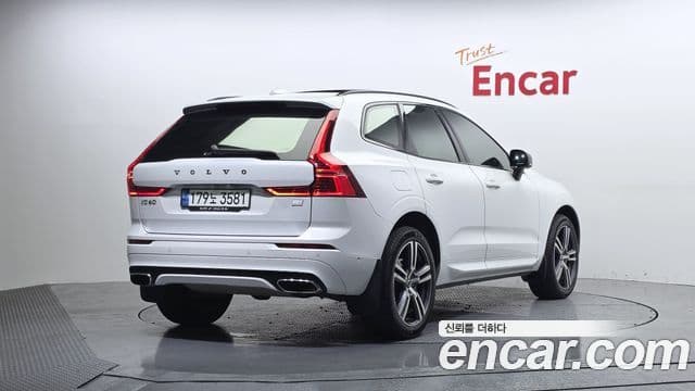 Volvo XC60 2020 — ფოტო 2/20