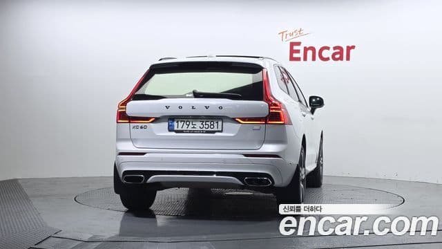 Volvo XC60 2020 — ფოტო 4/20