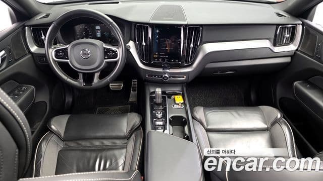 Volvo XC60 2020 — ფოტო 7/20