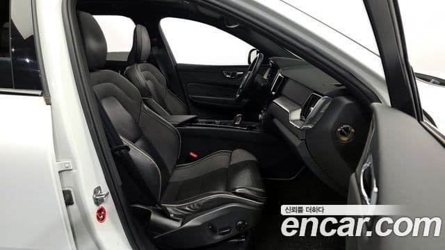 Volvo XC60 2020 — ფოტო 11/20