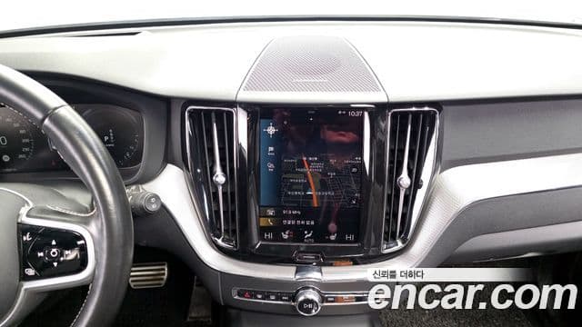 Volvo XC60 2020 — ფოტო 14/20