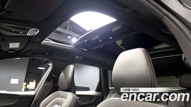 Volvo XC60 2020 — ფოტო 19/20