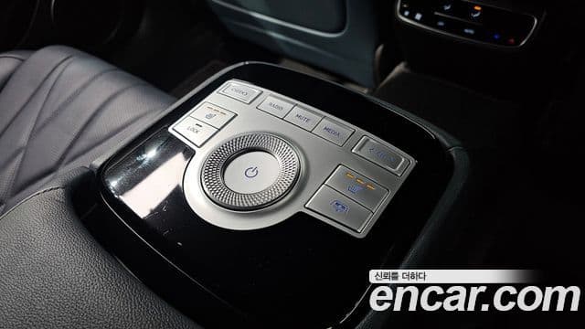 Genesis Electrified G80 2021 — ფოტო 17/20