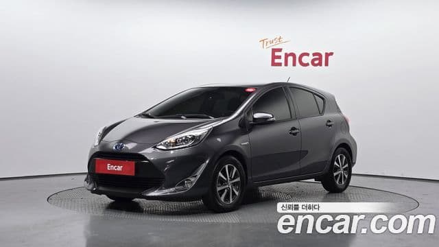 Toyota Prius C 2018 — Şəkil 15/20