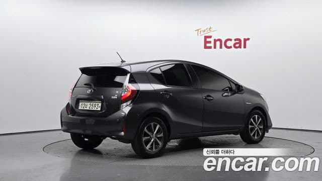 Toyota Prius C 2018 — Şəkil 3/20