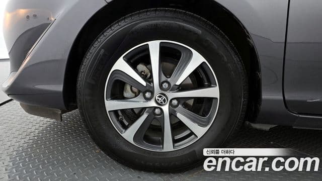 Toyota Prius C 2018 — Şəkil 6/20