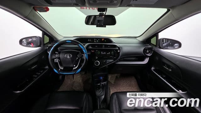 Toyota Prius C 2018 — Şəkil 8/20