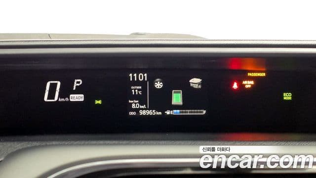 Toyota Prius C 2018 — Şəkil 18/20