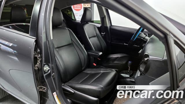 Toyota Prius C 2018 — Şəkil 19/20