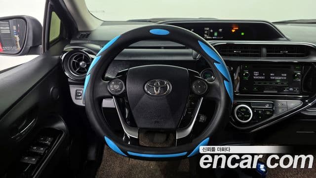 Toyota Prius C 2018 — Şəkil 9/20