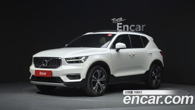 Volvo XC40 2022 — Şəkil 1/20
