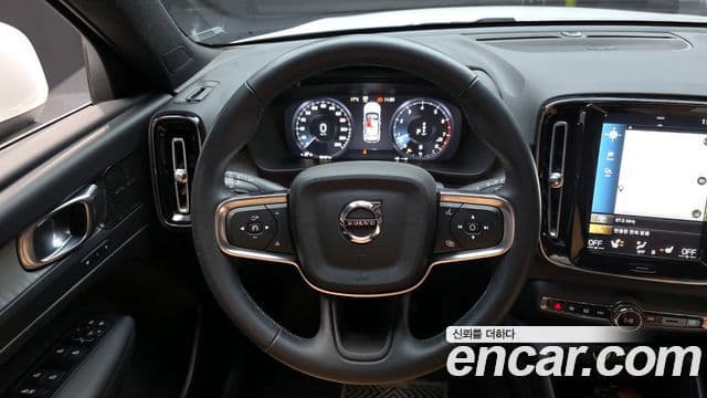 Volvo XC40 2022 — Şəkil 13/20