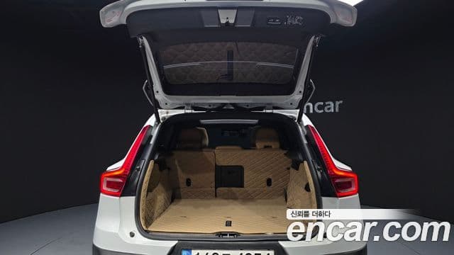 Volvo XC40 2022 — Şəkil 19/20
