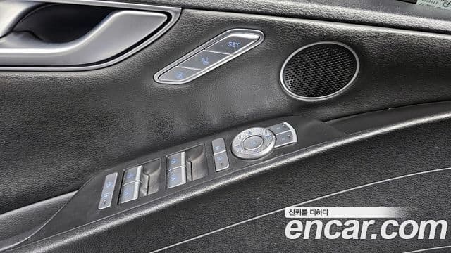 Genesis Electrified G80 2023 — фото 14 из 20