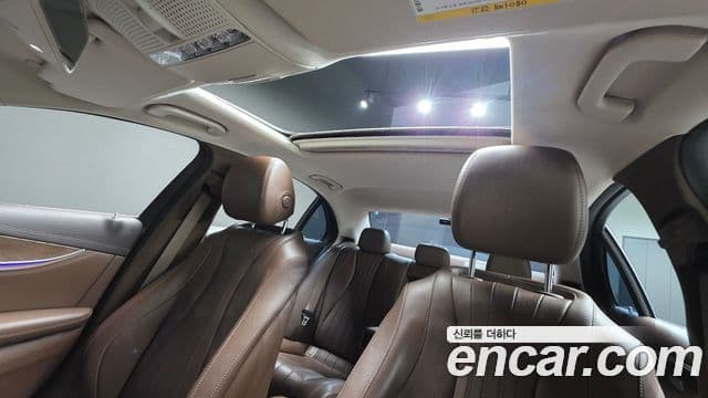 Mercedes-Benz E-Class 2018 — Şəkil 12/20