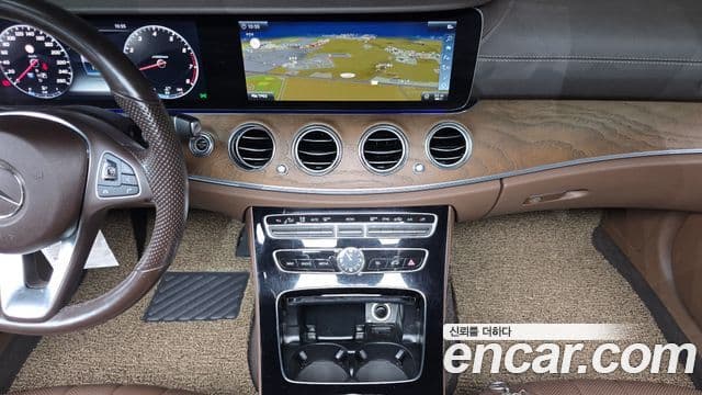 Mercedes-Benz E-Class 2018 — Şəkil 15/20
