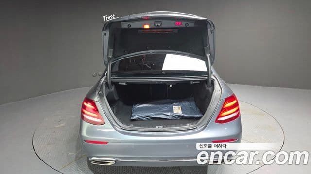 Mercedes-Benz E-Class 2018 — Şəkil 20/20