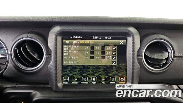 Jeep Wrangler 2022 — Şəkil 16/20