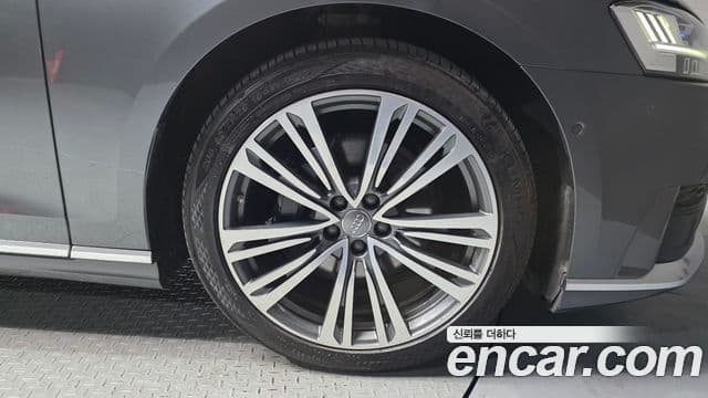 Audi A8 2021 — ფოტო 5/20