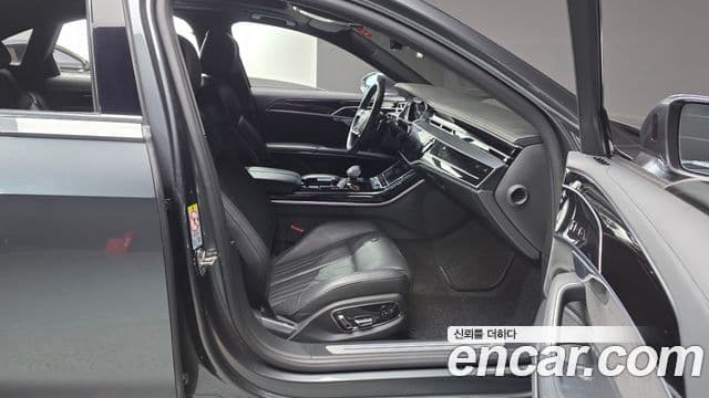 Audi A8 2021 — ფოტო 11/20