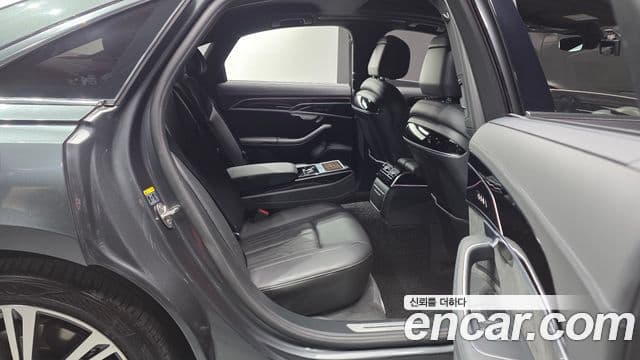 Audi A8 2021 — ფოტო 12/20