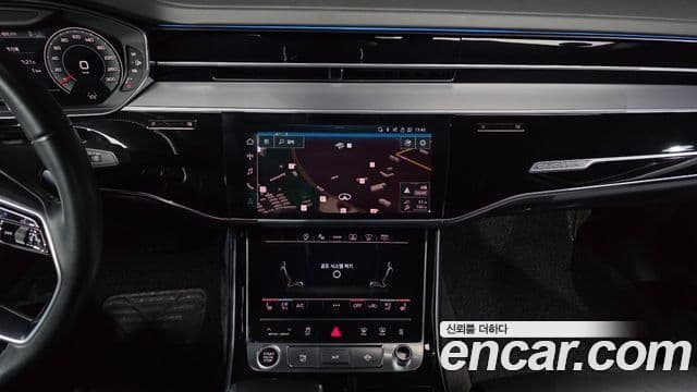 Audi A8 2021 — ფოტო 14/20