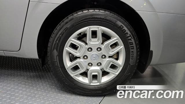 Hyundai Staria 2023 — ფოტო 5/20