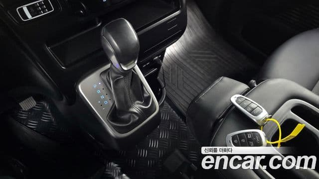 Hyundai Staria 2023 — ფოტო 9/20