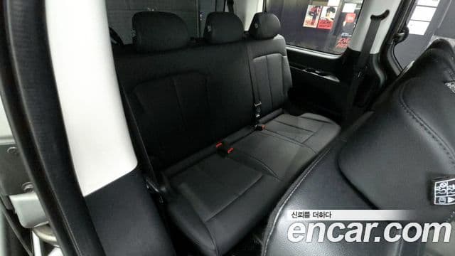 Hyundai Staria 2023 — ფოტო 13/20