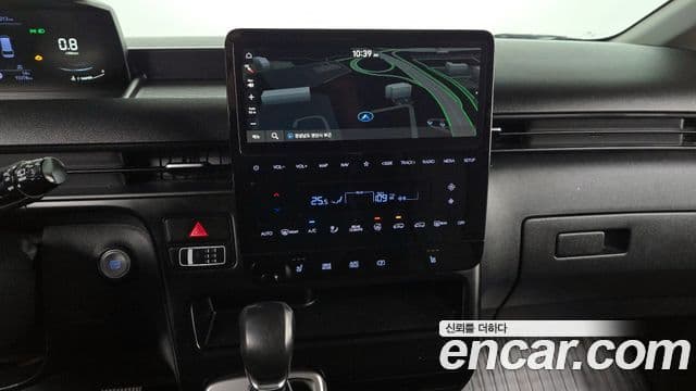 Hyundai Staria 2023 — ფოტო 17/20
