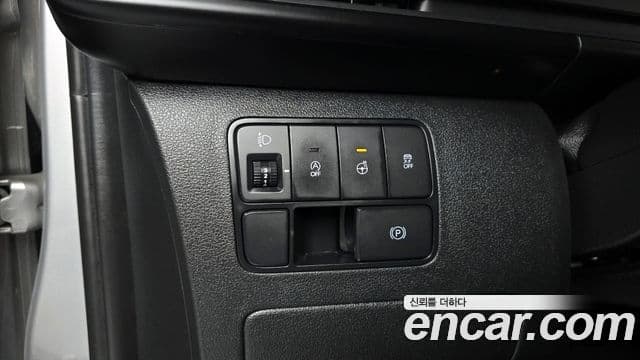 Hyundai Staria 2023 — ფოტო 18/20