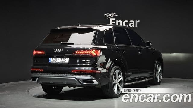 Audi Q7 2022 — Фото 2/20