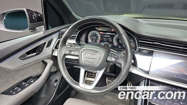 Audi Q7 2022 — ფოტო 13/20
