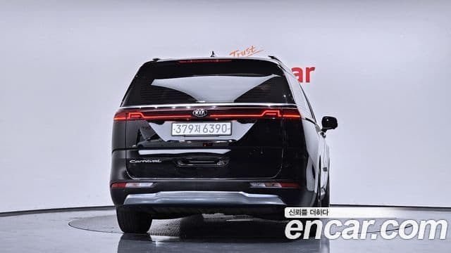 Kia Carnival 2021 — ფოტო 4/20