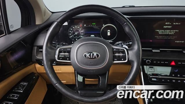 Kia Carnival 2021 — фото 13 из 20